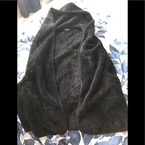 Black fur hooded vesr